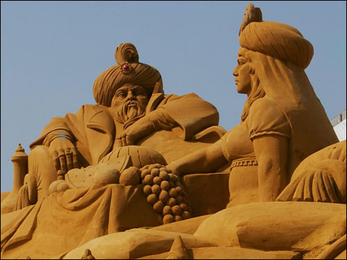 Sheherazade and King Shahryar -sand scupture